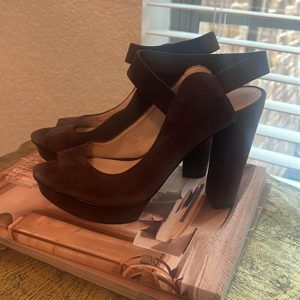 PELLE MODA
Pacey Peep Toe Platform dark brown